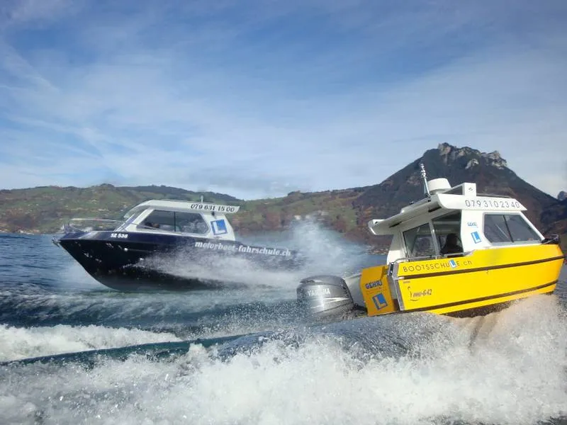 Praktischer Bootsunterricht f&uuml;r die Motorbootpr&uuml;fung Kat. A direkt im Pr&uuml;fungsgebiet am Thunersee