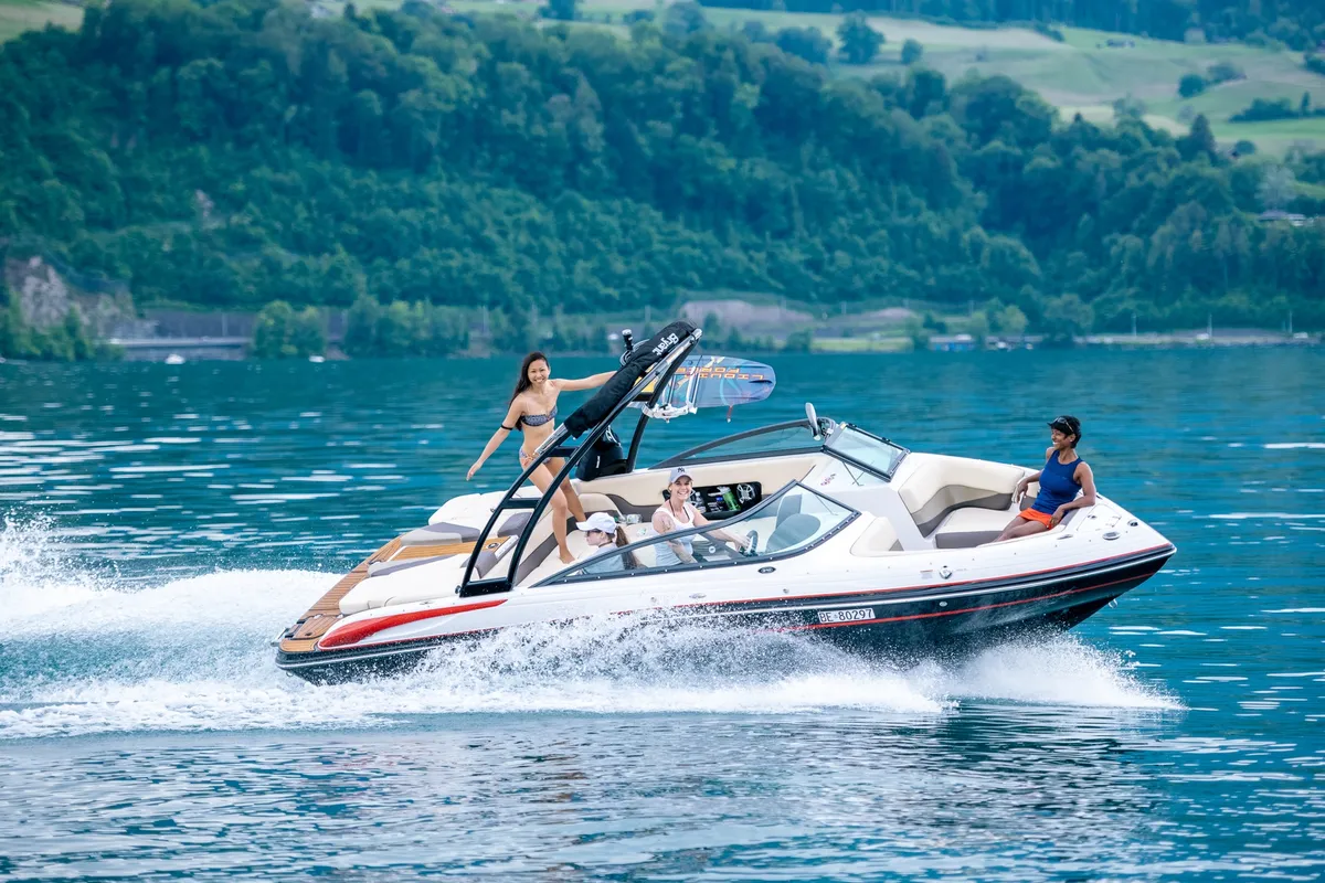 Sportboot mieten am Thunersee by Gehri Bootsfahrschule