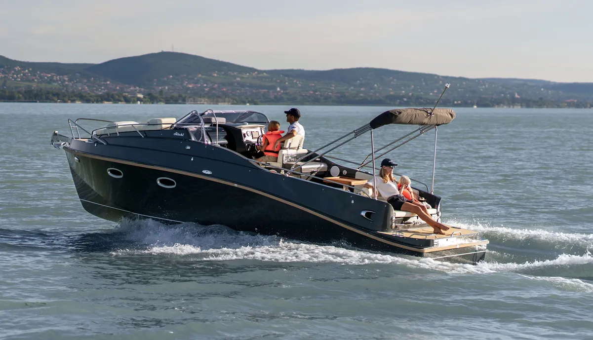 Elektroboot E-xcellence 820