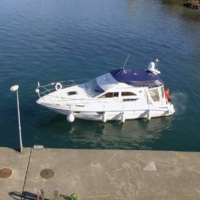 Hafenmanöver mit einer Motoryacht