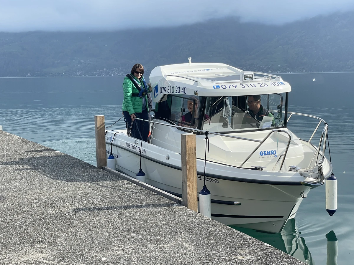 sportbootfuehrerschein-see-bootsschule-thunersee.jpg