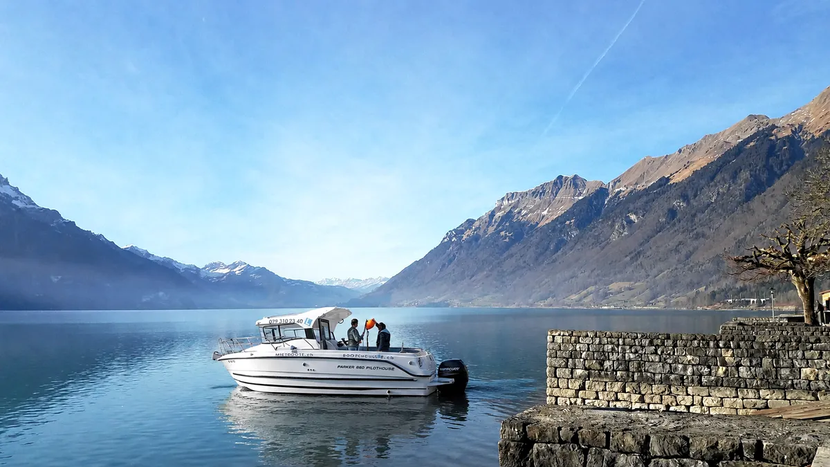 Der Bootshafen G&uuml;etital ist das Pr&uuml;fungsgebiet f&uuml;r die praktische Bootspr&uuml;fung Motorboot Kat. A am Thunersee
