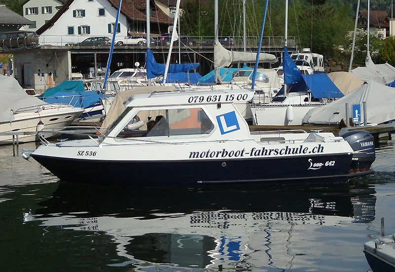 Motorboot Fahrschule Z&uuml;richsee - Brigitte Bachman - Bootpr&uuml;fung Kanton Schwyz - St. Gallen - Z&uuml;rich
