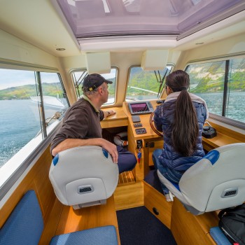 Bootsunterricht für die Bootsprüfung Motorboot Kat. A bei Gehri Bootsschule direkt im Prüfungsgebiet Bootshafen Güetital am Thunersee